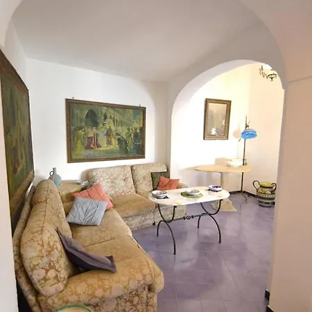 Sleeps 6 Air Con Wifi 빌라