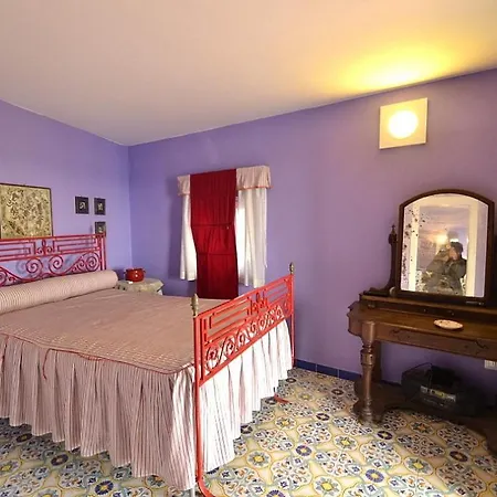 Sleeps 6 Air Con Wifi